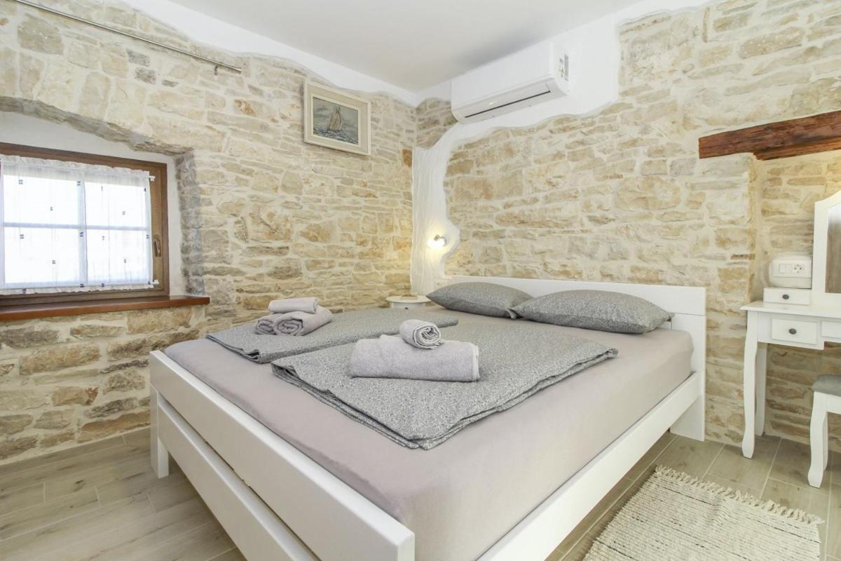 Villa Olea In Barat - Haus Fuer 6-8 Personen Kanfanar Esterno foto